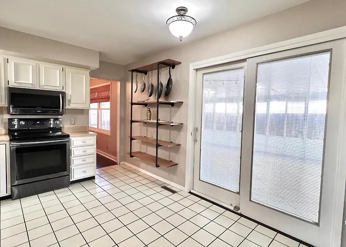 Ferienhaus Family & Work-friendly 3bd W Fire Pit - U Of I 1m Champaign