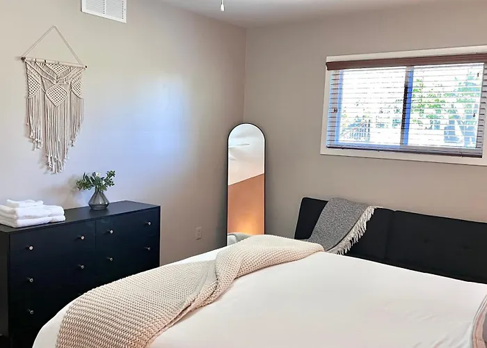 Family & Work-friendly 3bd W Fire Pit - U Of I 1m *
