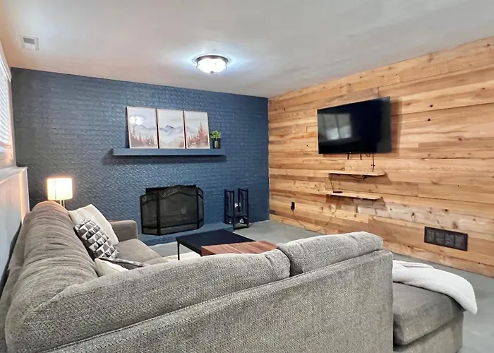 Family & Work-friendly 3bd W Fire Pit - U Of I 1m * Champaign