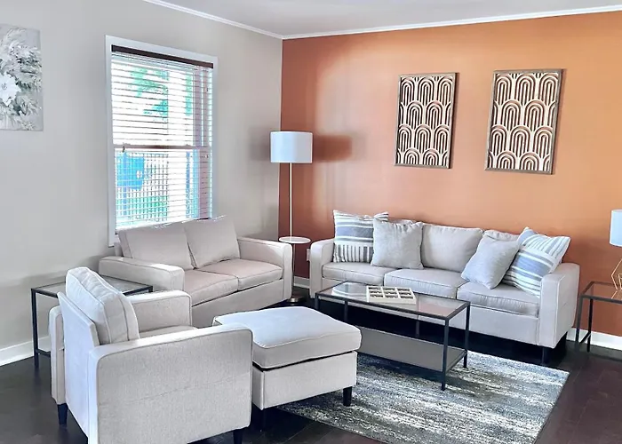 Family & Work-friendly 3bd W Fire Pit - U Of I 1m Ferienhaus *