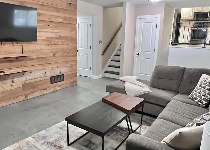 Family & Work-friendly 3bd W Fire Pit - U Of I 1m *