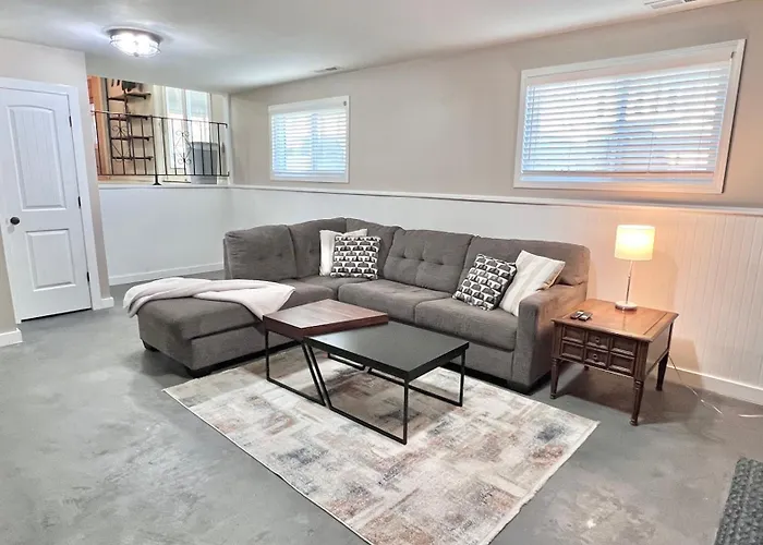 Family & Work-friendly 3bd W Fire Pit - U Of I 1m Ferienhaus *