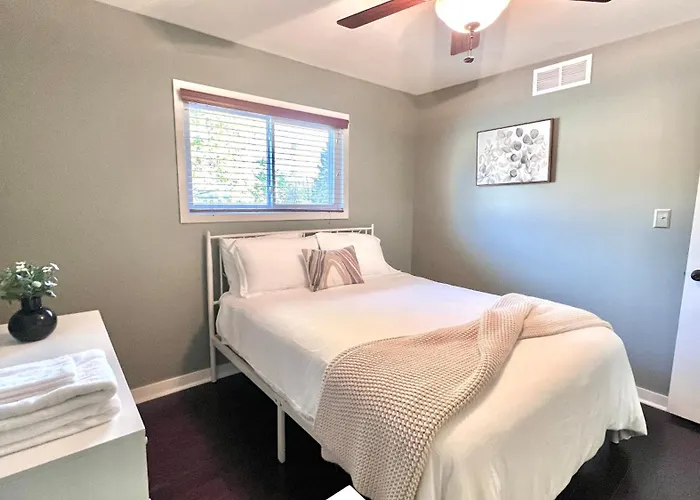 Family & Work-friendly 3bd W Fire Pit - U Of I 1m Ferienhaus