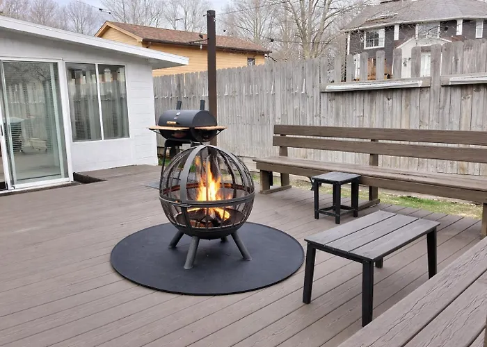 Family & Work-friendly 3bd W Fire Pit - U Of I 1m * Champaign
