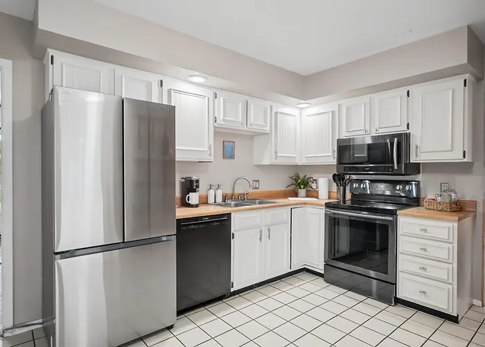 Ferienhaus Family & Work-friendly 3bd W Fire Pit - U Of I 1m Champaign