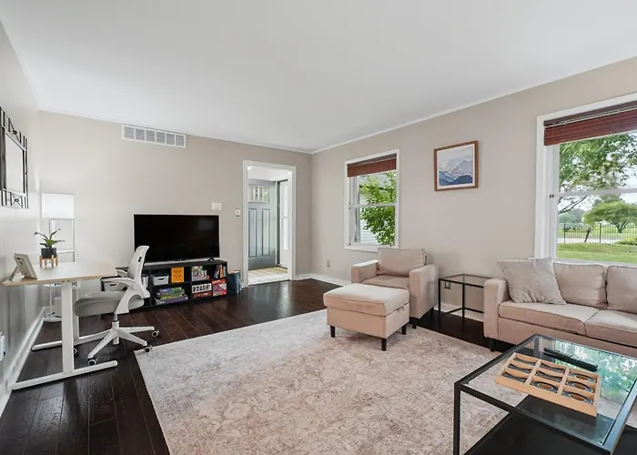 Family & Work-friendly 3bd W Fire Pit - U Of I 1m Ferienhaus Champaign