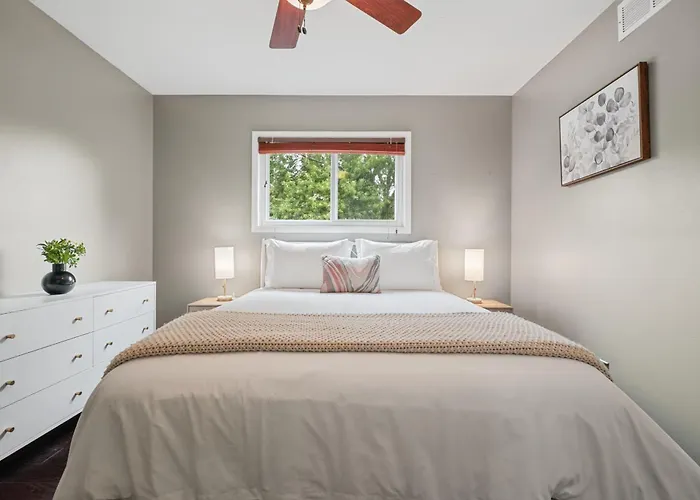 Ferienhaus Family & Work-friendly 3bd W Fire Pit - U Of I 1m Champaign