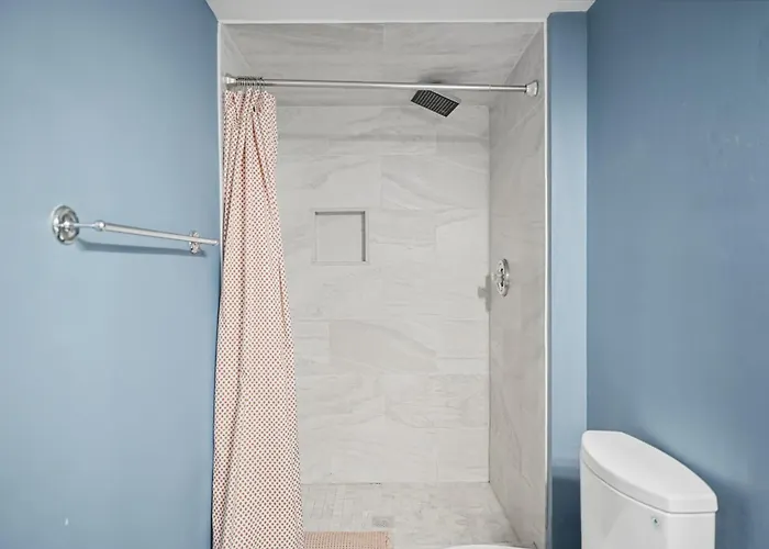 Family & Work-friendly 3bd W Fire Pit - U Of I 1m *