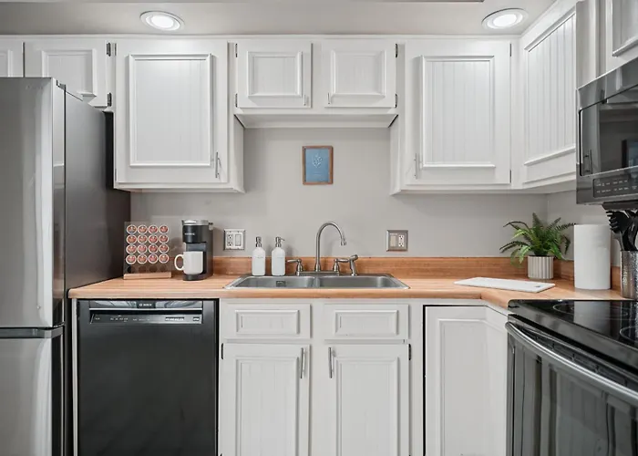Family & Work-friendly 3bd W Fire Pit - U Of I 1m Ferienhaus