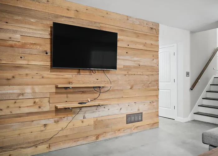 Family & Work-friendly 3bd W Fire Pit - U Of I 1m *