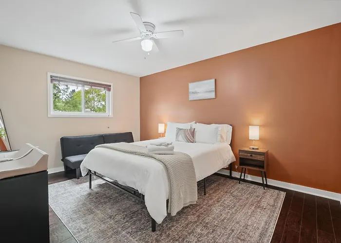 Family & Work-friendly 3bd W Fire Pit - U Of I 1m * Champaign