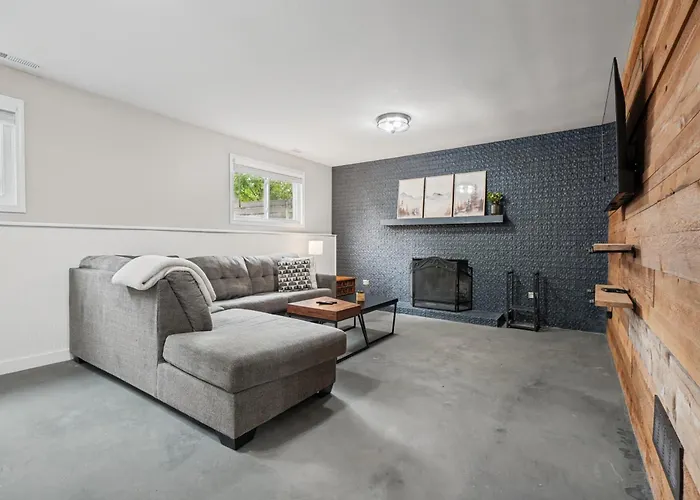 Family & Work-friendly 3bd W Fire Pit - U Of I 1m Ferienhaus *