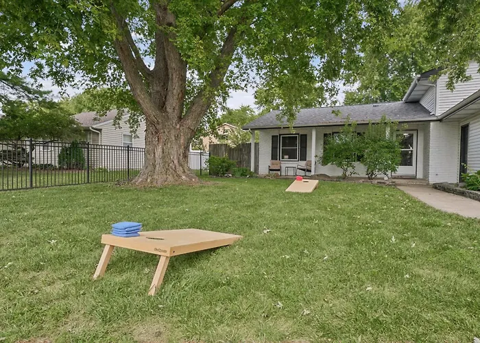 Ferienhaus Family & Work-friendly 3bd W Fire Pit - U Of I 1m Champaign