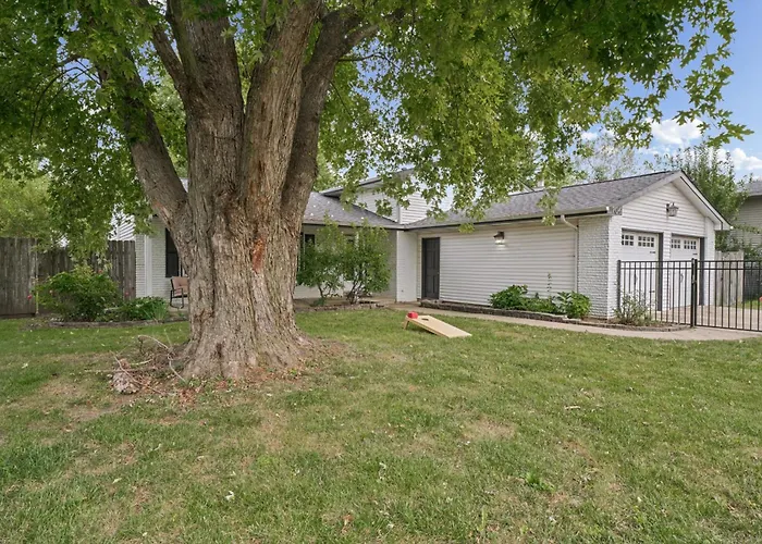Family & Work-friendly 3bd W Fire Pit - U Of I 1m Ferienhaus Champaign