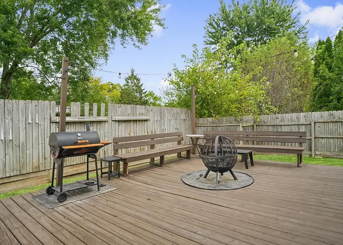 Family & Work-friendly 3bd W Fire Pit - U Of I 1m Ferienhaus *