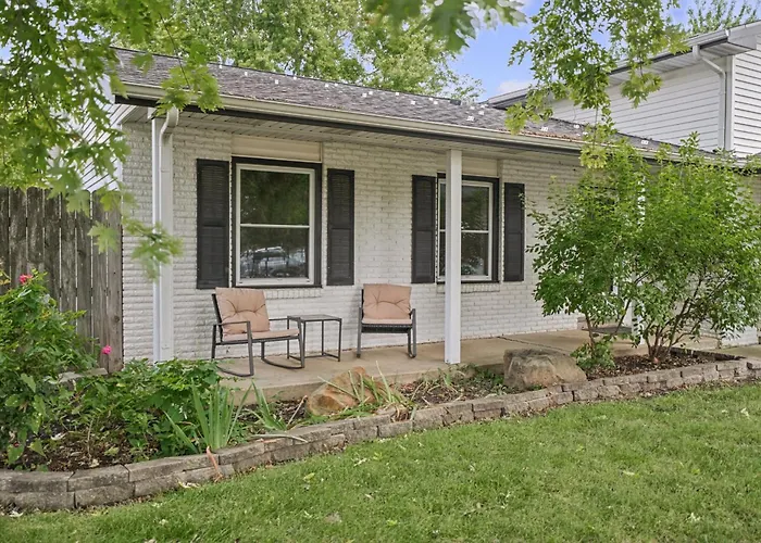 Ferienhaus Family & Work-friendly 3bd W Fire Pit - U Of I 1m Champaign