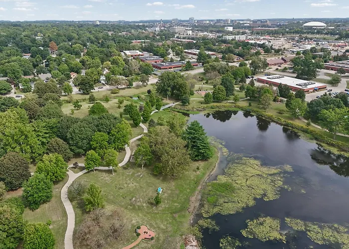 Family & Work-friendly 3bd W Fire Pit - U Of I 1m Ferienhaus