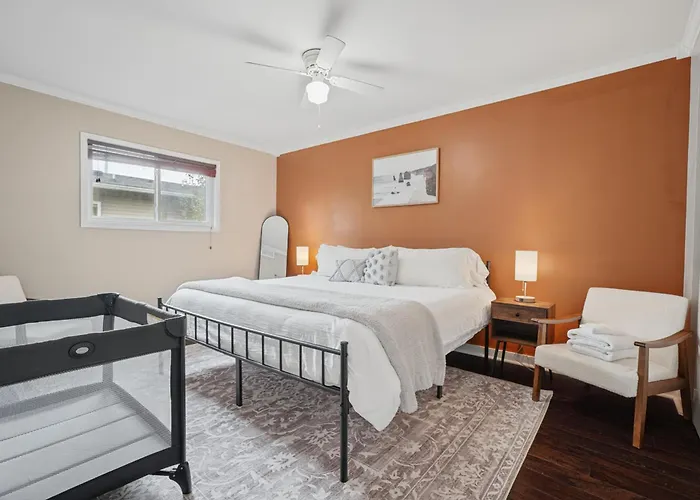 Ferienhaus Family & Work-friendly 3bd W Fire Pit - U Of I 1m Champaign