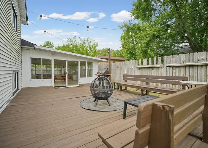 Family & Work-friendly 3bd W Fire Pit - U Of I 1m * Champaign