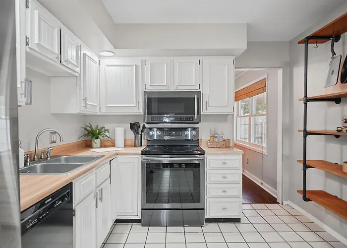 Family & Work-friendly 3bd W Fire Pit - U Of I 1m Ferienhaus *