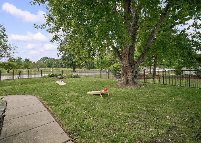 Family & Work-friendly 3bd W Fire Pit - U Of I 1m